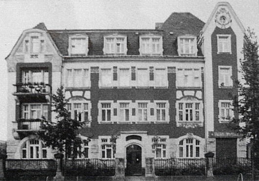 Behrisch-Straße 22 (Behrischstraße 34) / Augsburger Straße