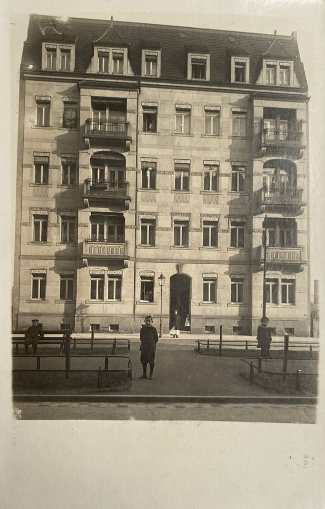 Bertolt-Brecht-Allee 24