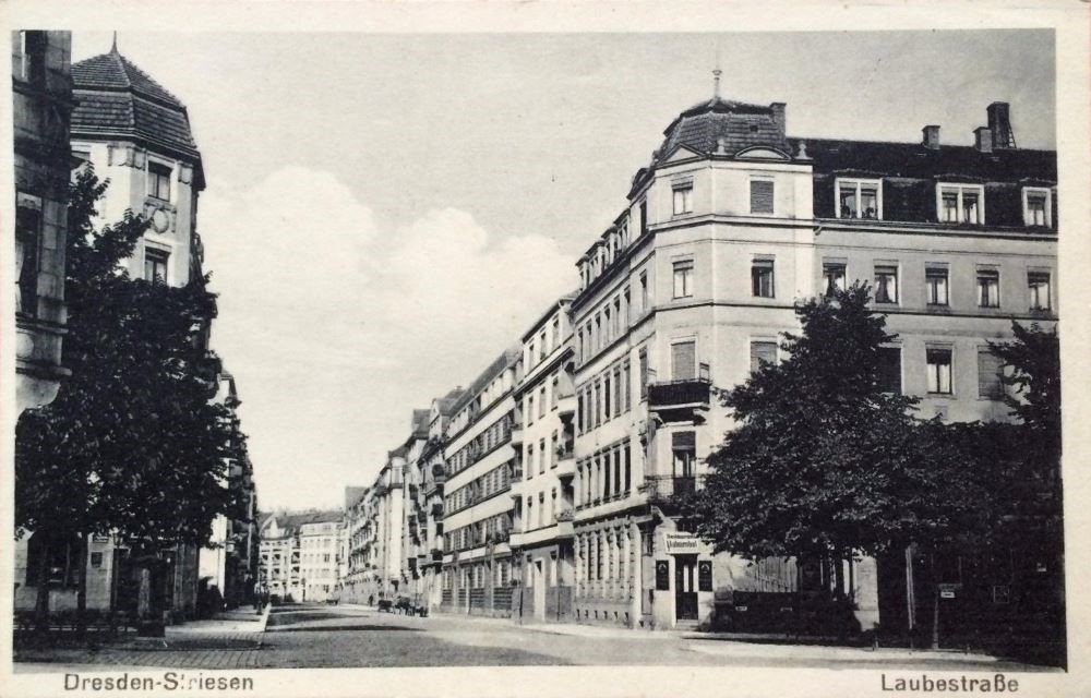 Bertolt-Brecht-Allee 31 (-1908 Spenerstraße 62, 1908-63 Carlowitzstraße 31) / Laubestraße