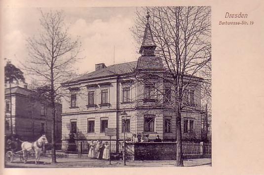 Lene-Glatzer-Straße 19 (Barbarossastraße 19) / Friedensplatz
