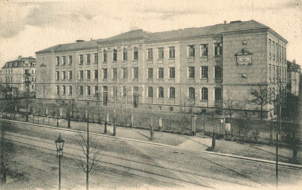 Rosa-Menzer-Straße 24 (-1946 Markgraf-Heinrich-Straße 24)