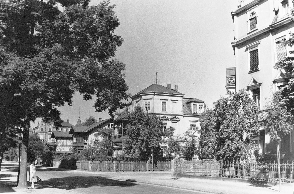 Niederwaldstraße 21 / Brucknerstraße (Baumschulenstraße)