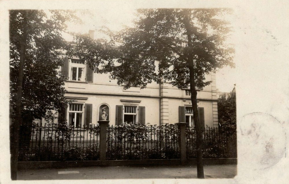 Bergstraße 1