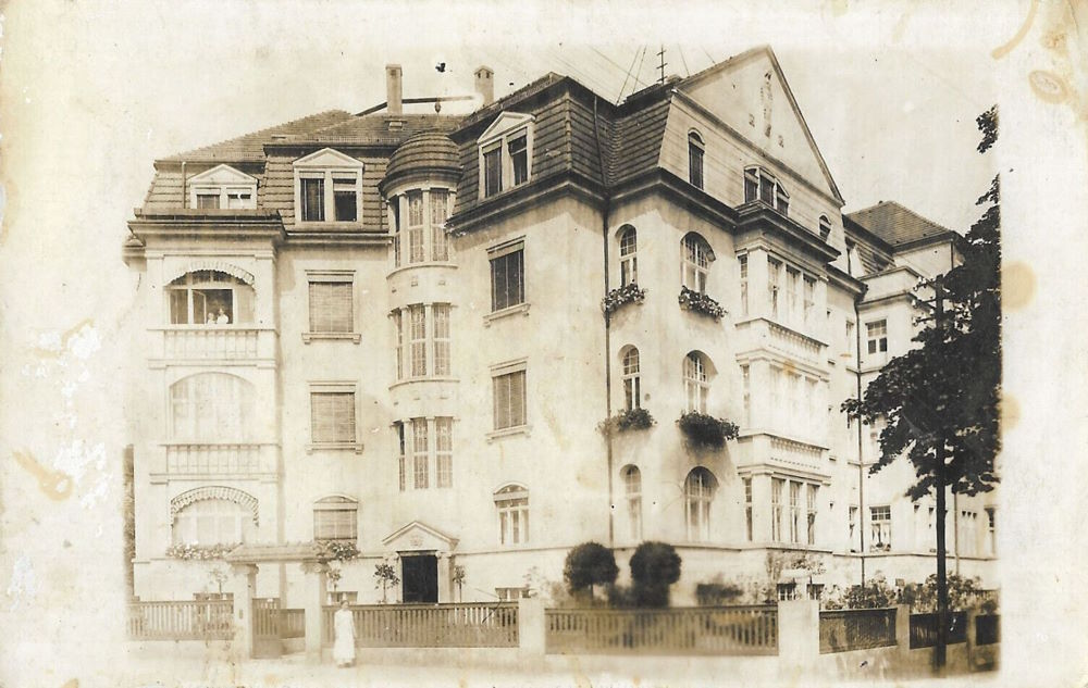 Fritz-Foerster-Platz 2 (Sedanplatz 2) / Nürnberger Straße