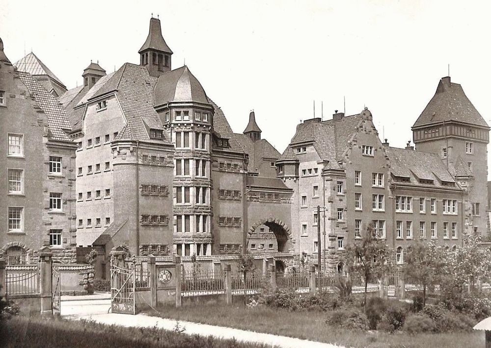 Helmholtzstraße 10