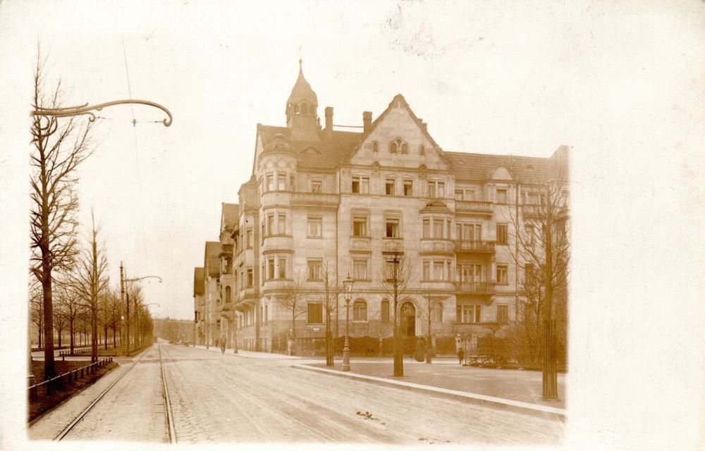 Münchner Platz 16 / Münchner Straße