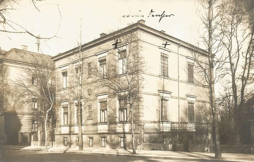 Semperstraße 1