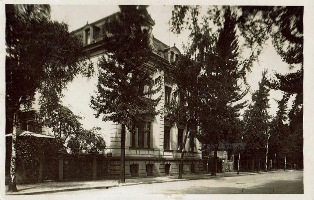 Semperstraße 10