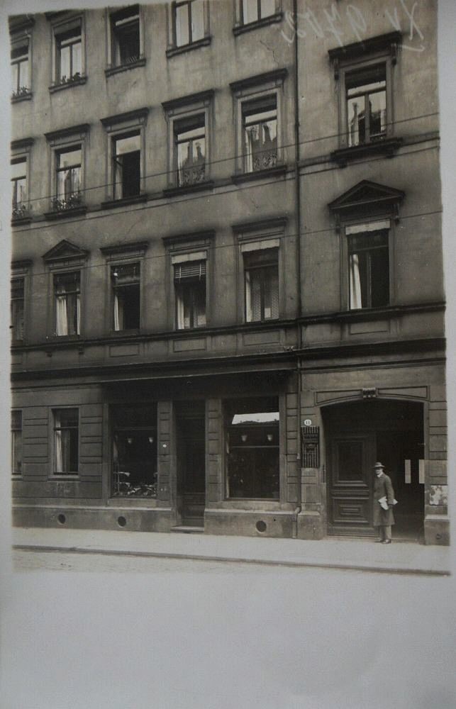Strehlener Straße 11 (oder evlt. 44?)