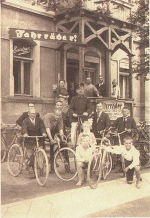 Salbachstraße 1 (Schulstraße 1) / Bellingrathstraße (Laubegaster Straße)