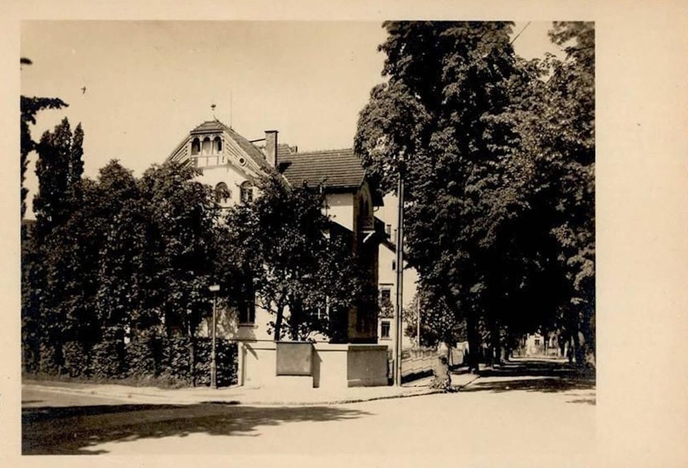 Wolfshügelstraße 10 (Bismarckstraße 1) / Collenbuschstraße (Marienstraße)
