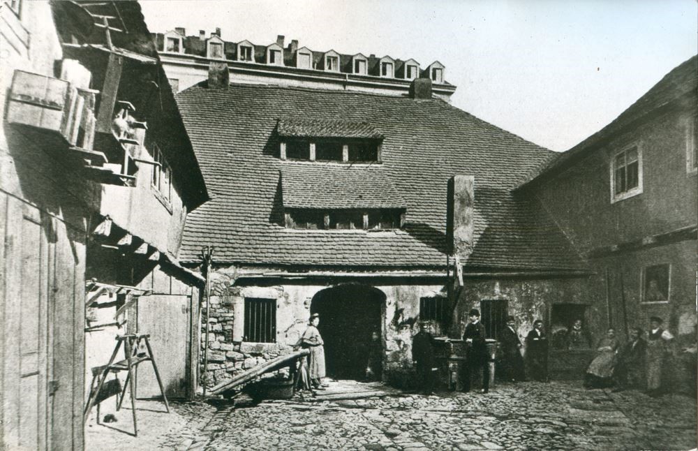 Große Zwingerstraße 4