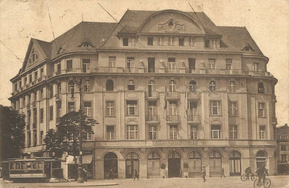 Ostraallee 1 / Postplatz