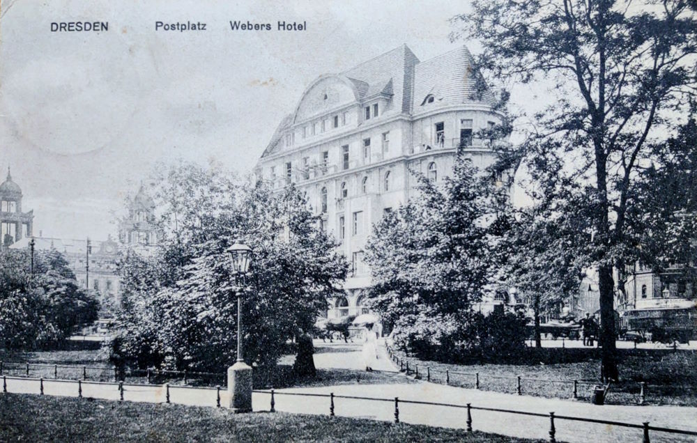 Ostraallee 1 / Postplatz