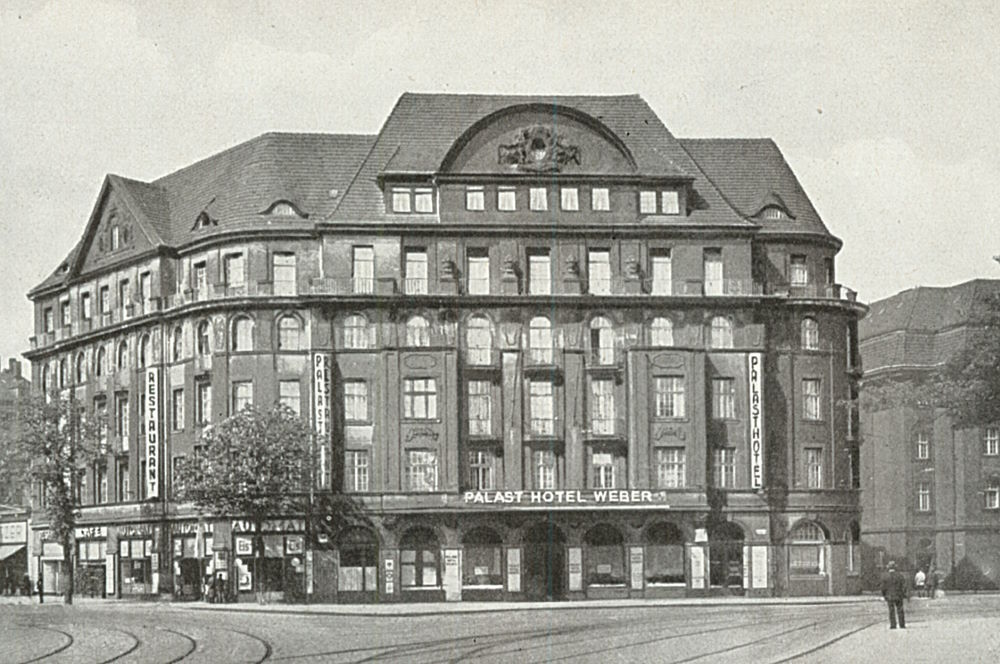 Ostraallee 1 / Postplatz