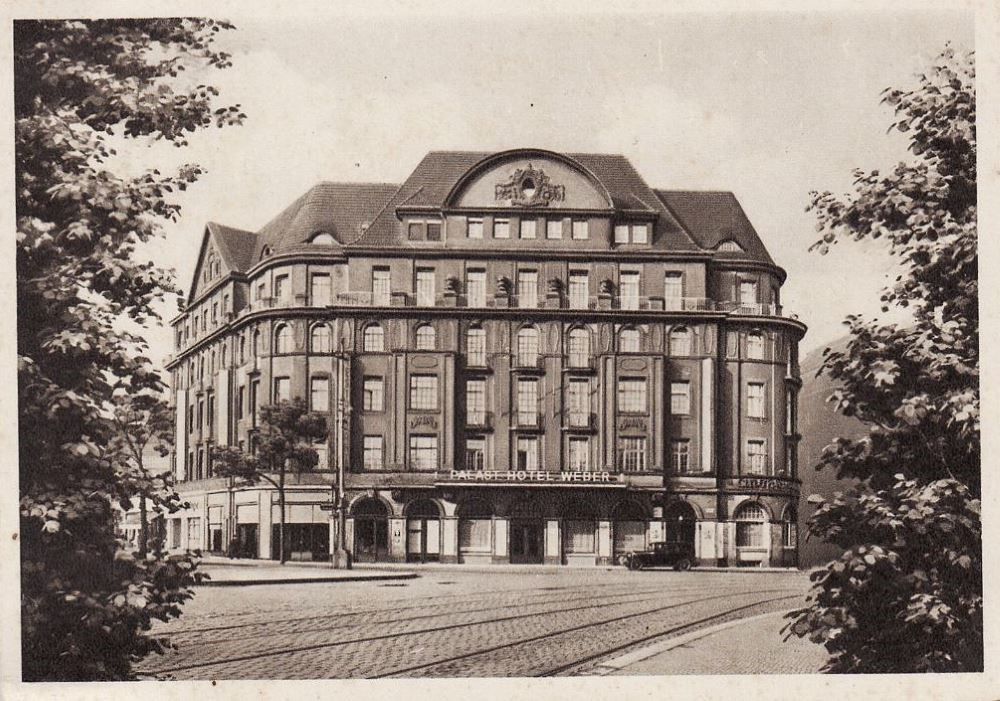 Ostraallee 1 / Postplatz