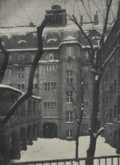 Ostraallee 9