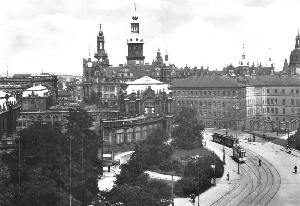 Ostraallee 1