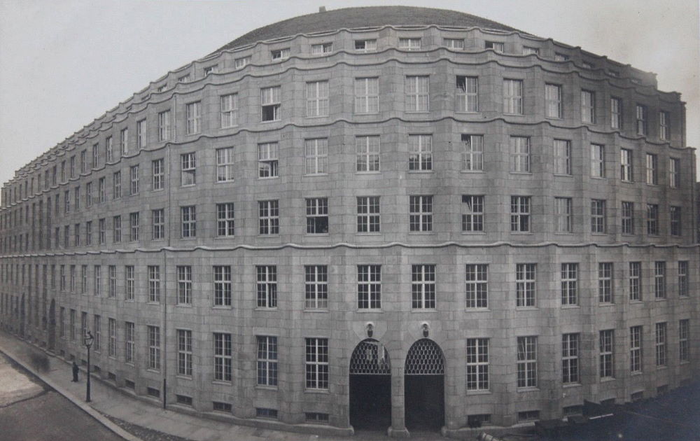 Theaterstraße 11